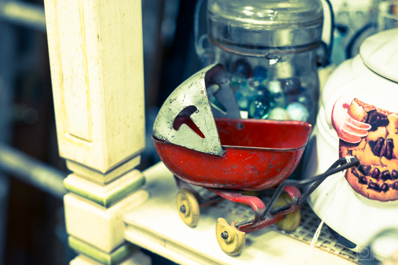 I bet this toy would really disappoint today, given that most kids are playing games on iPads. 